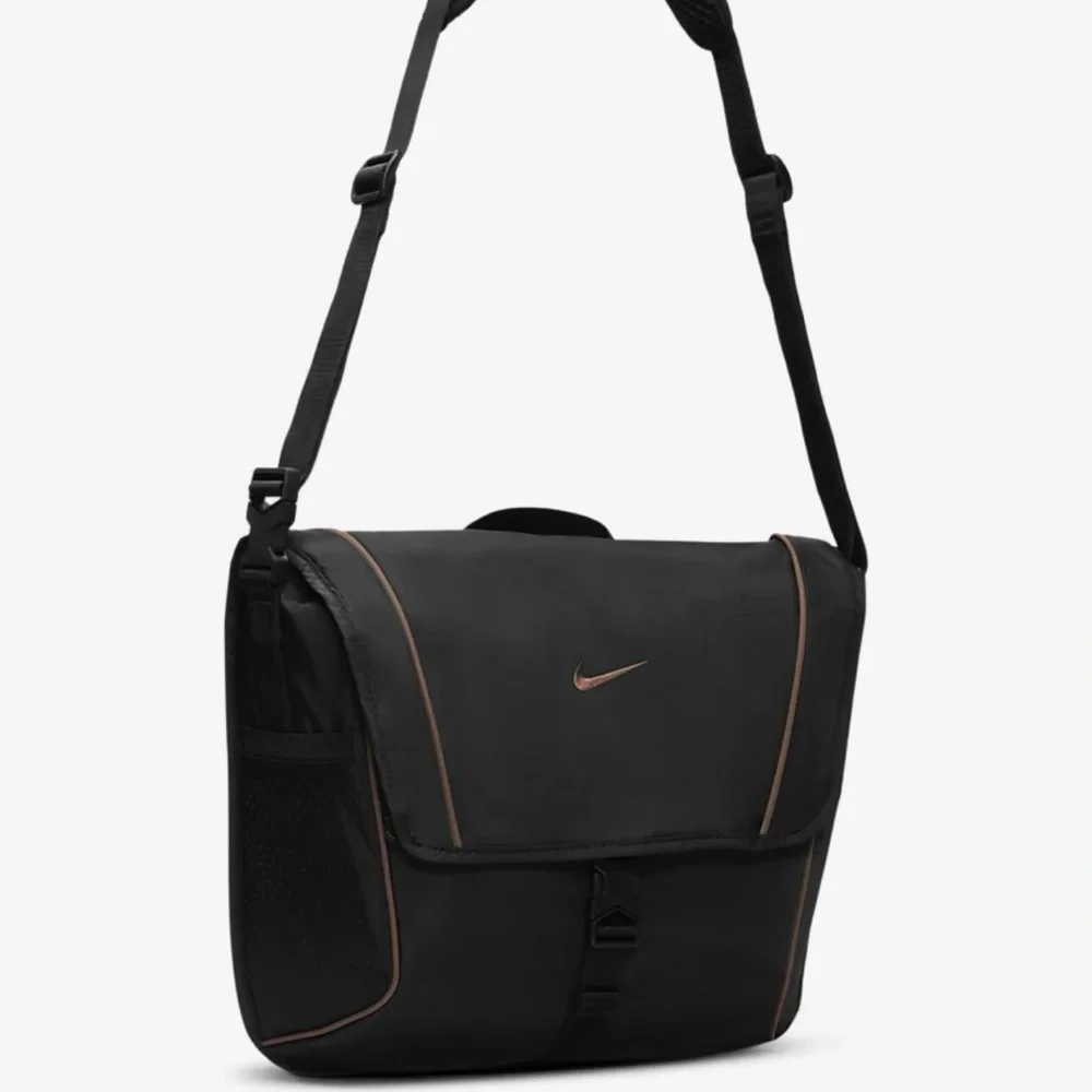 Nike Essential messenger bag